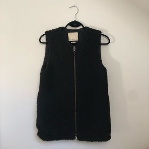 Aritzia Wilfred Sherpa Vest